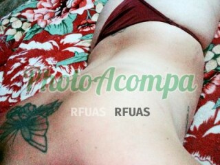 Paulinha [***] muito prazer com essa gostosa com piercing na bucetinha 