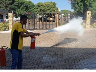 Formaco de brigada de incndio para colgios e escolas Maringa PR cursos tcnicos enfermagem esttica profissionalizantes [***] 