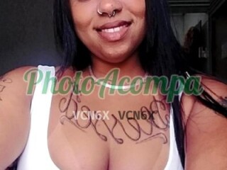 Lara morena tatuada bucetinha pequena com local 