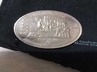 Moneda 5000 pesos mexicanos 1988 edición expropiación petrolera en Monterrey | Clasf aficiones-y-ocio