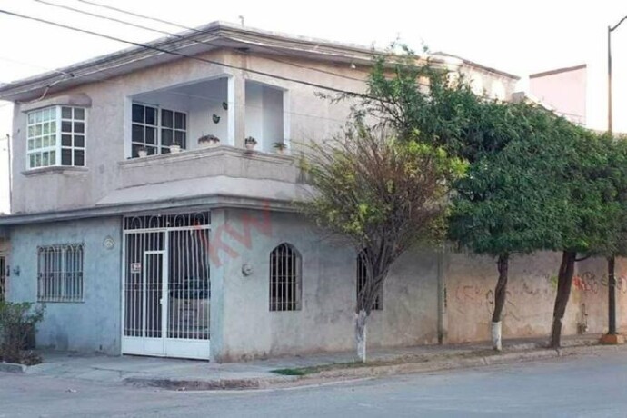 casa-en-venta-con-recamara-en-planta-baja-villas-la-en-torreon-clasf-formacion-y-libros-big-0