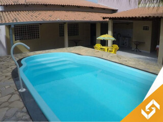 Casa de temporada em Caldas Novas, Caldas Novas Goiás. LINDA CASA COM 03 QUARTOS COM PISCINA LOCALIZADA EM BAIRRO NOBRE DA CIDADE.