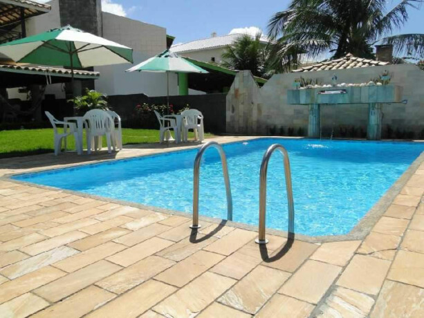 casa-de-temporada-em-guarajuba-camacari-bahia-guarajuba-casa-ampla-capacidade-23-pessoas-74-com-ar-sendo-05-suites-com-tv03-com-frigobar-piscina-e-quiosque-com-chu-big-3