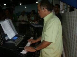 Show Teclado e Voz Nazaré, Salvador Encontre DJs para festa e músicos 